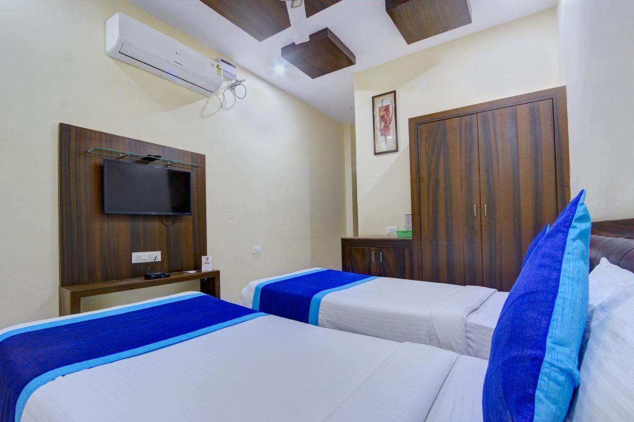 Hotel Oyo 7627 Royal Plaza Hyderabad Exterior foto